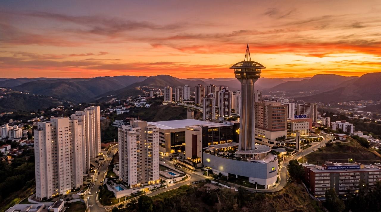Apto 272m2, 4 suítes, 4 vagas. Lazer completo Valor R$ 4.980.000,00 R$ cond. 6.000,00 IPTU l: 250,00 mês.